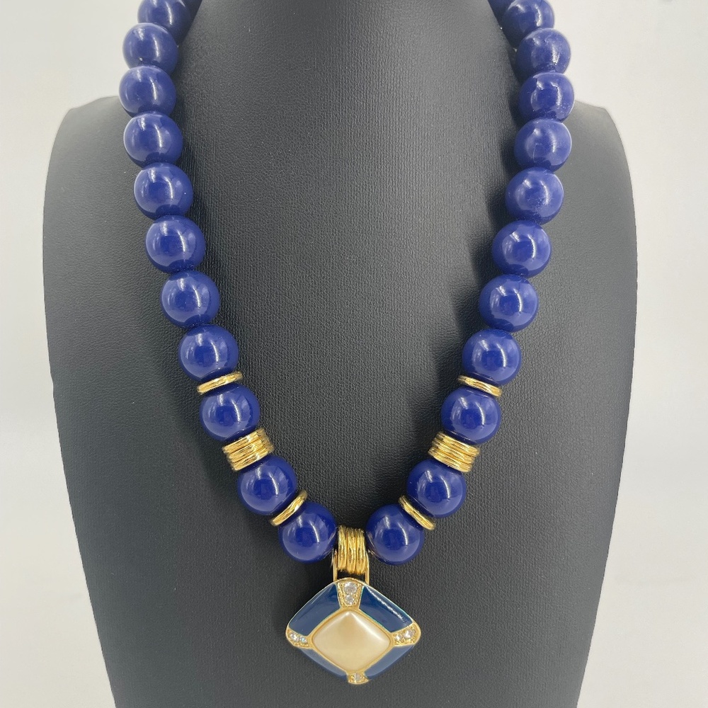 Gorgeous Blue Necklace in a Removable Pendant